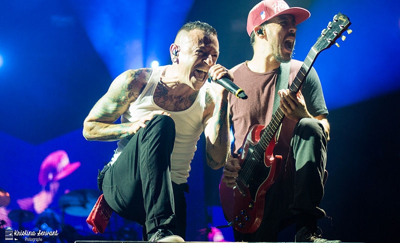 Chester Bennington and Mike Shinoda of Linkin Park on stage in Montreal 2014